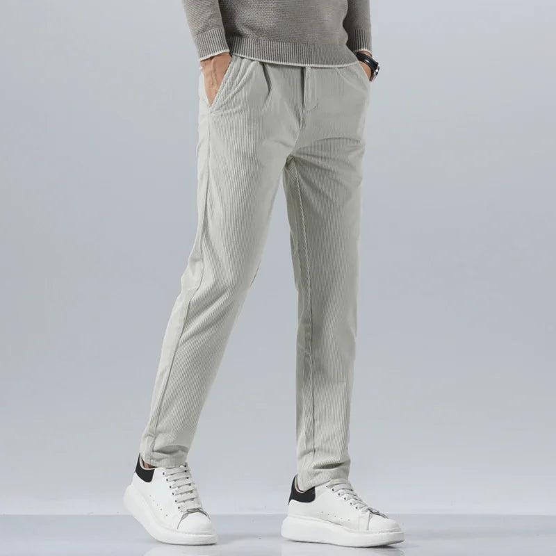 Pantaloni Slim Fit in Velluto a Coste