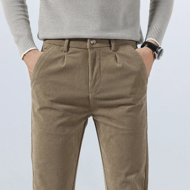 Pantaloni Slim Fit in Velluto a Coste